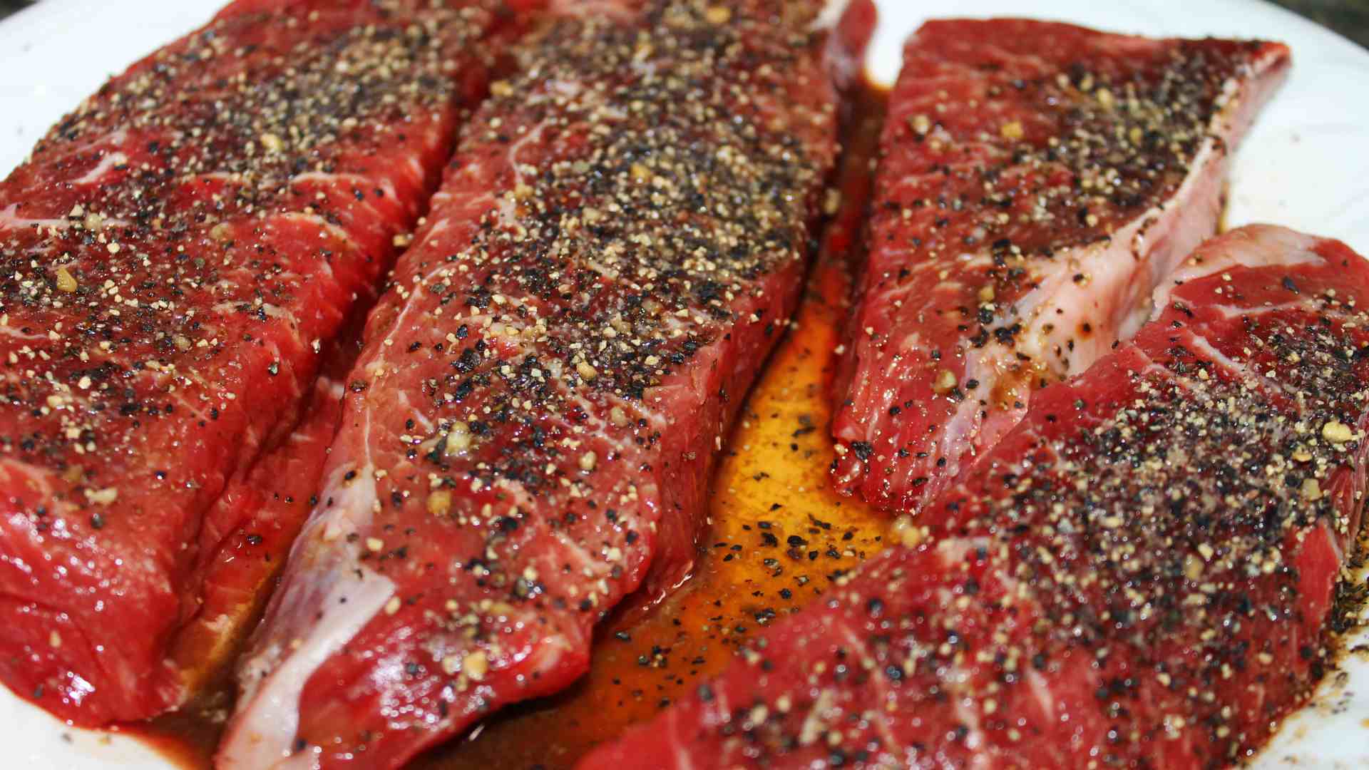 Steaks grilles marinade vin Bordeaux.