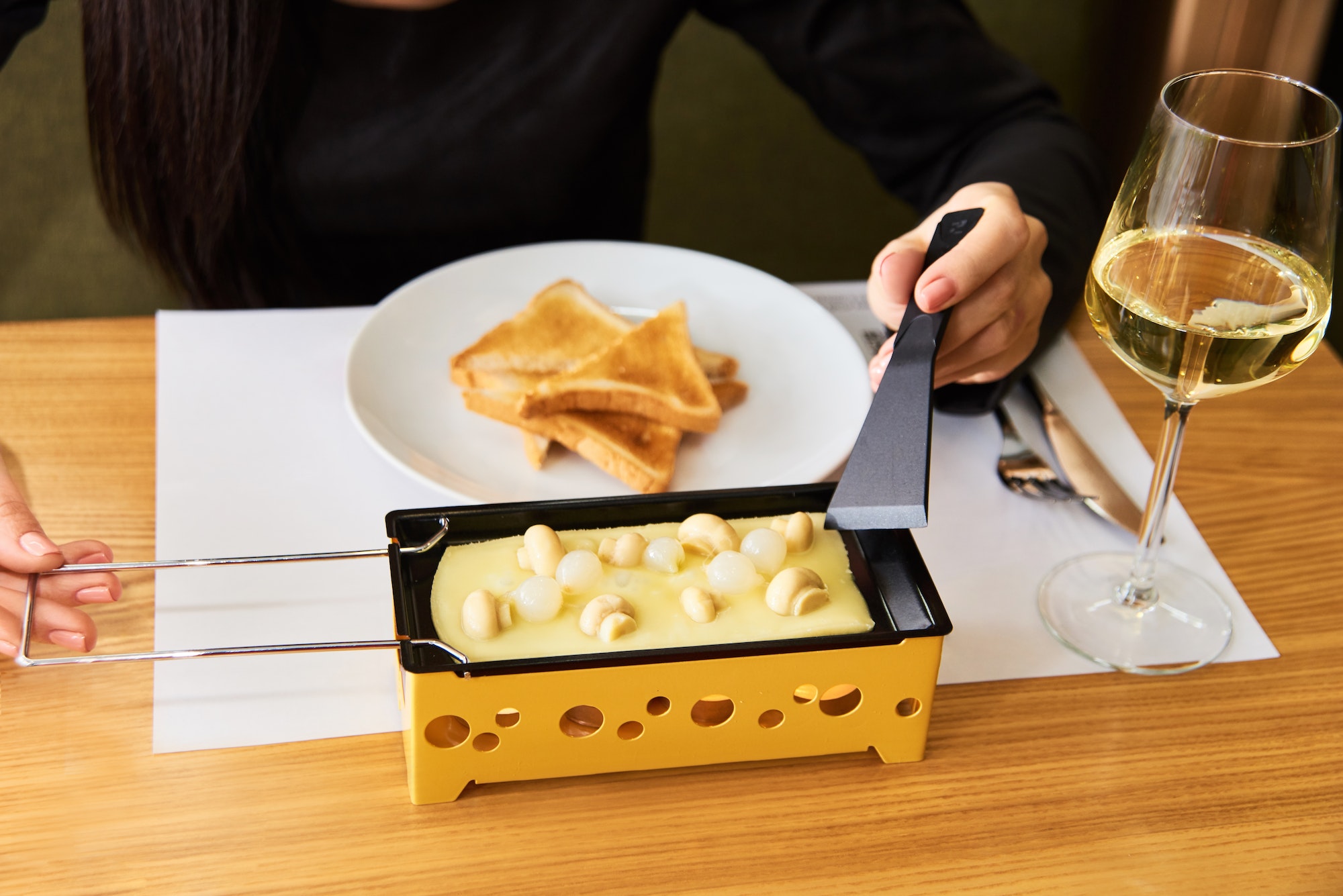 raclette et vin blanc